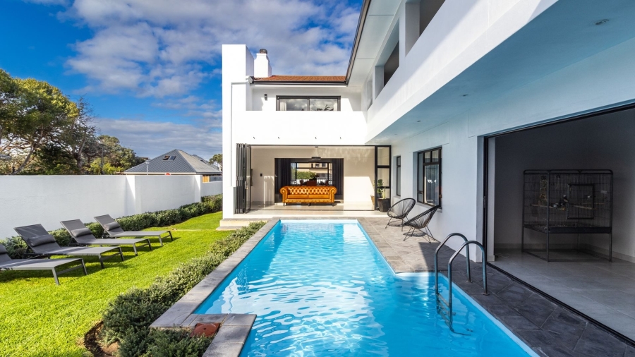 9 Bedroom Property for Sale in Westcliff Western Cape